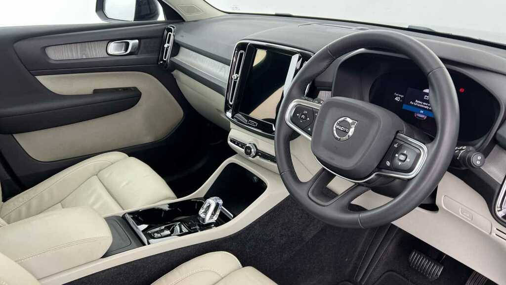 Volvo XC40 Plus, B4 Awd Mild Hybrid, Dark CK72LVR Black #4