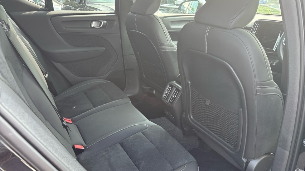 Volvo EX40 Black Edition Plus, Single Motor Extended Range, E Black #6