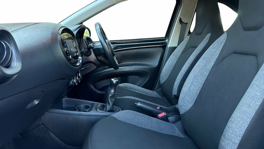 Toyota Aygo X 1.0 Vvt-i Pure Hatchback Euro 6 DS23BJE Black #5