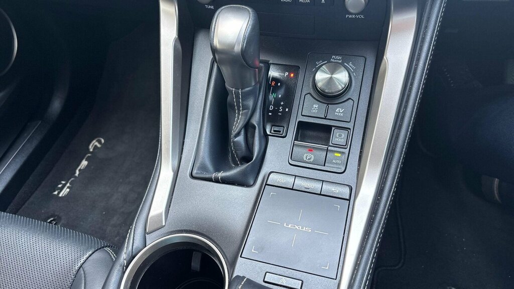 Lexus NX Estate 300H 2.5 White #31