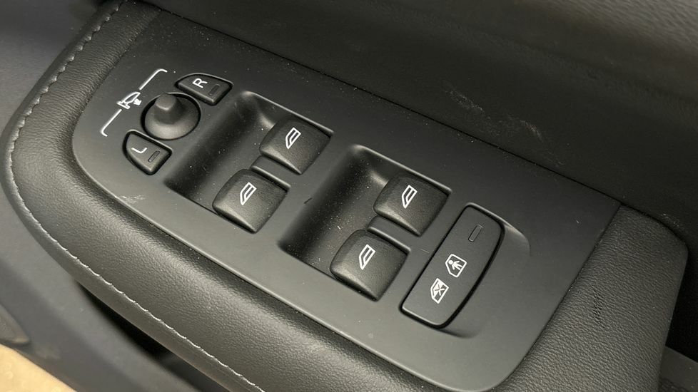 Volvo V60 2.0 B4p Plus Dark 7 Speed Grey #25