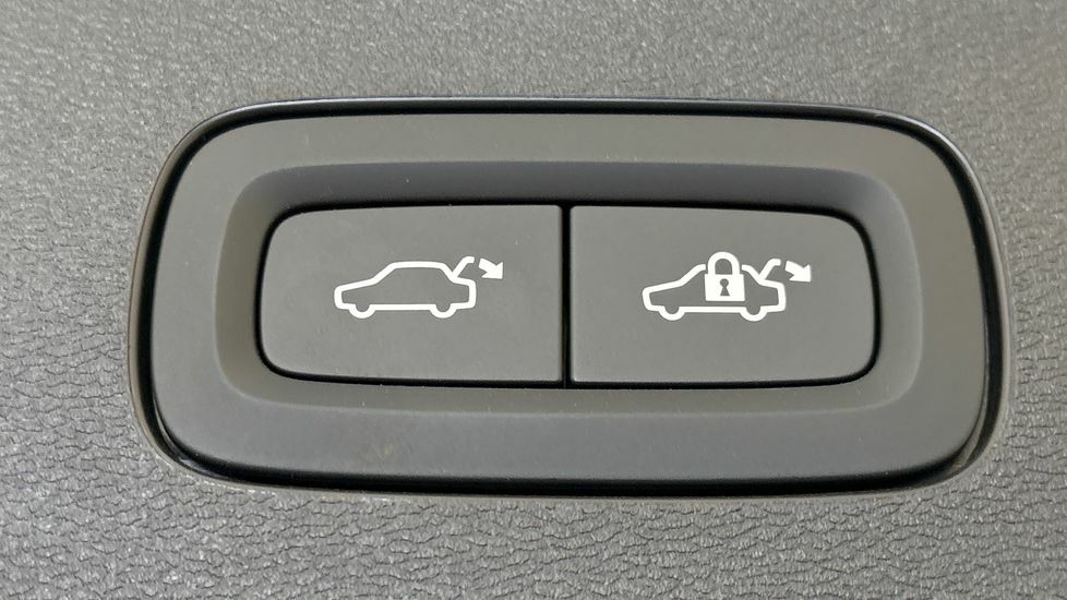 Volvo V60 2.0 B4p Plus Dark 7 Speed Grey #19