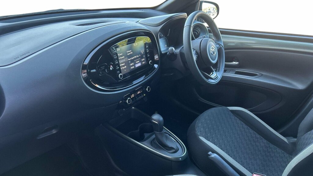 Toyota Aygo X 1.0 Vvt-i Edge X-shift Euro 6 Ss HF73YWS Green #5