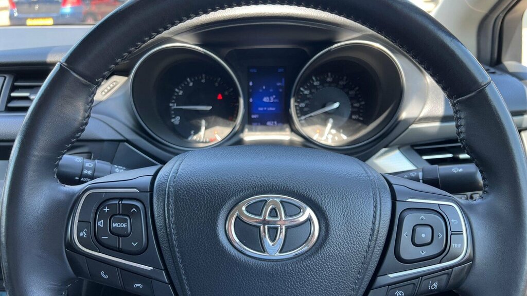 Toyota Avensis Active D-4d Grey #10