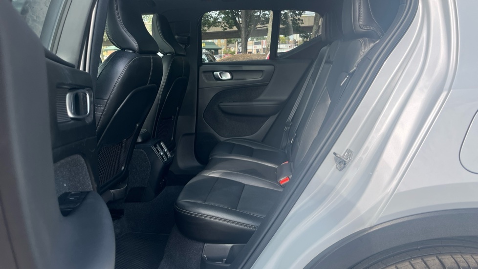 Volvo XC40 2.0 B5p R Design Pro Awd Black #29