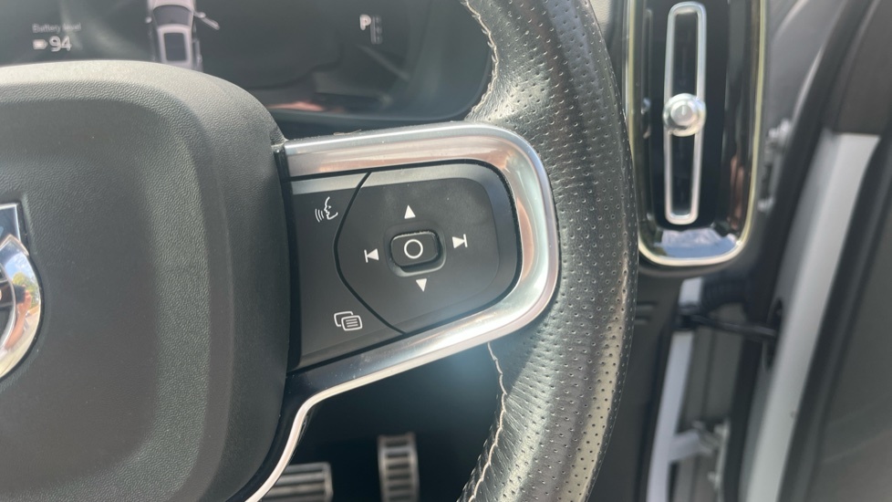 Volvo XC40 2.0 B5p R Design Pro Awd Black #19