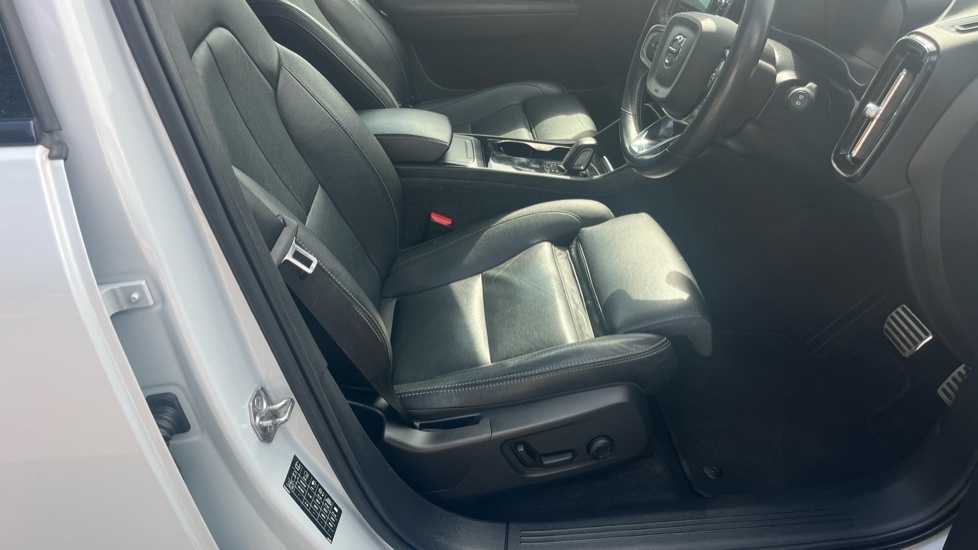 Volvo XC40 2.0 B5p R Design Pro Awd Black #26