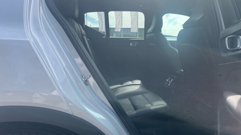 Volvo XC40 Recharge First Edition, P8 Awd Pure Silver #6