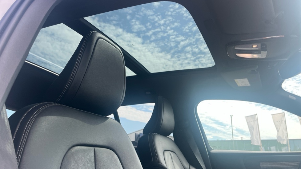 Volvo XC40 2.0 B5p R Design Pro Awd Black #27