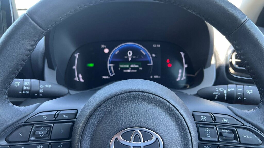 Toyota Yaris Yaris Excel Silver #10