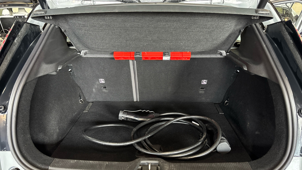 Volvo EX30 200Kw Sm Extended Range Ultra 69Kwh White #9