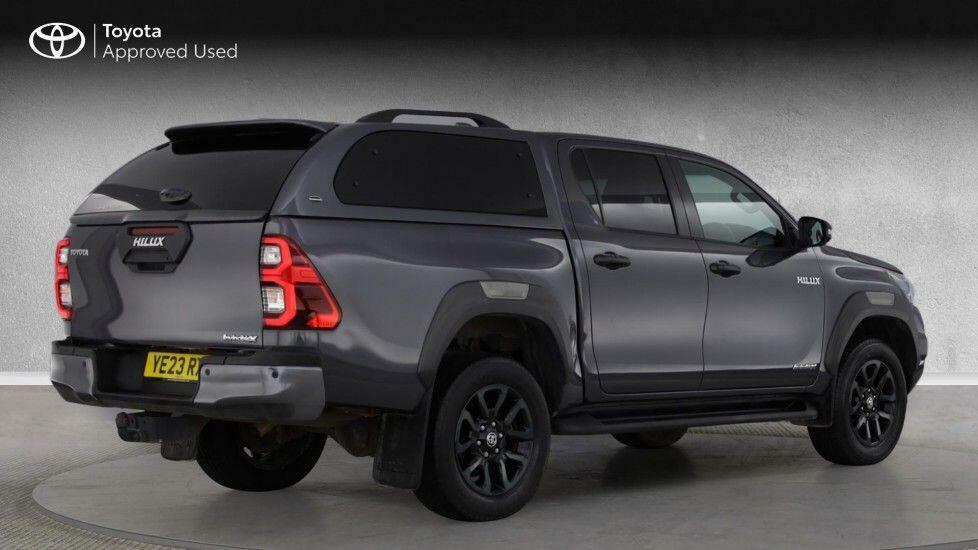 Toyota HILUX 2.8 D-4d Invincible X 4Wd Euro 6 Ss Grey #2