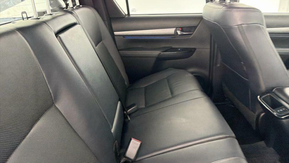 Toyota HILUX Gr Sport Dcab Pick Up 2.8 D-4d White #8