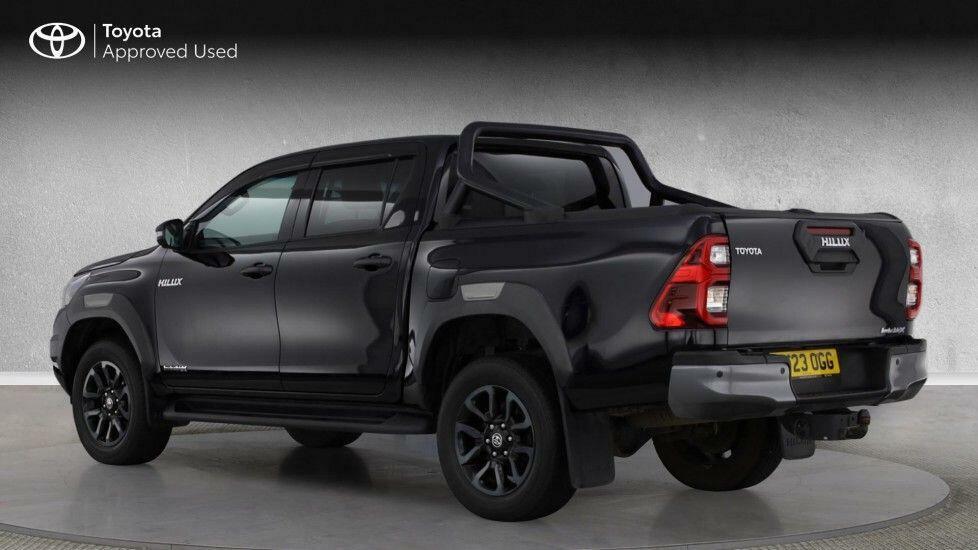 Toyota HILUX 2.8 D-4d Invincible X 4Wd Euro 6 Ss Black #4
