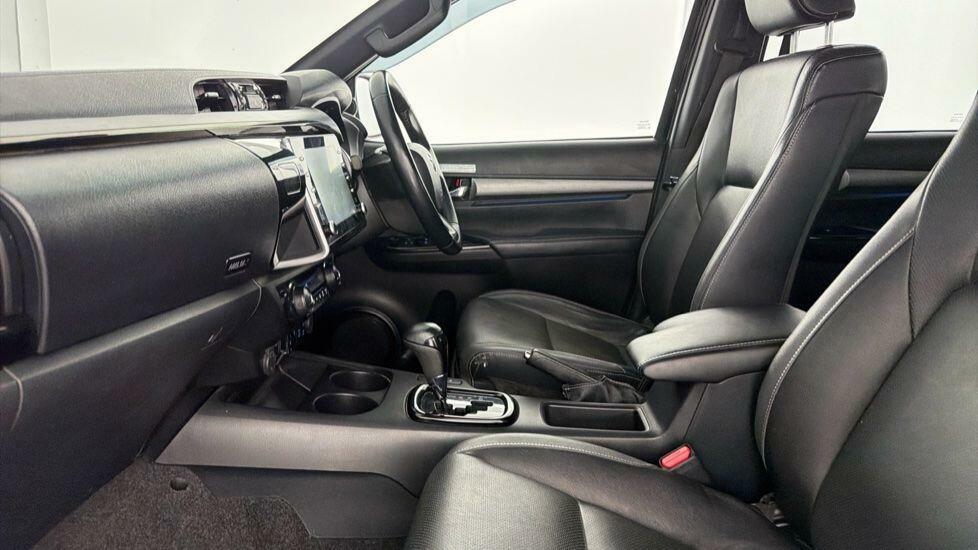 Toyota HILUX 2.8 D-4d Invincible X 4Wd Euro 6 Ss Black #5
