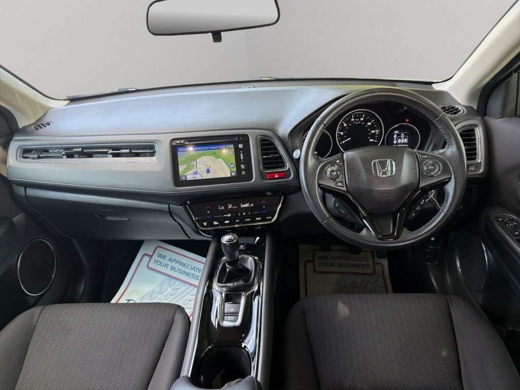 Honda Hr-V Suv White #2
