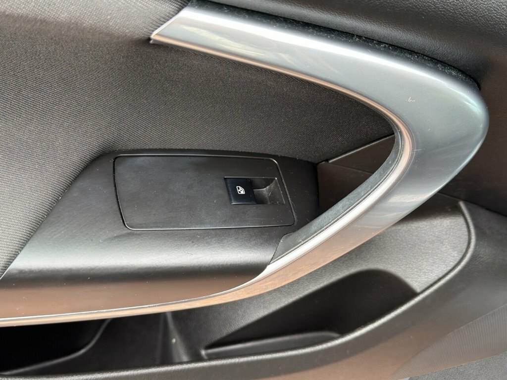 Vauxhall Insignia Sri Nav Cdti 5-Door White #12