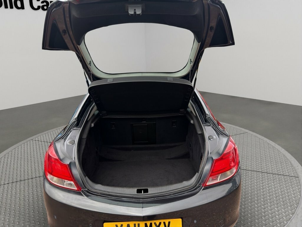 Vauxhall Insignia Sri Nav Cdti 5-Door White #24