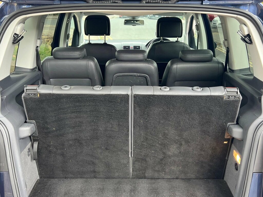 Volkswagen Touran Beige #12