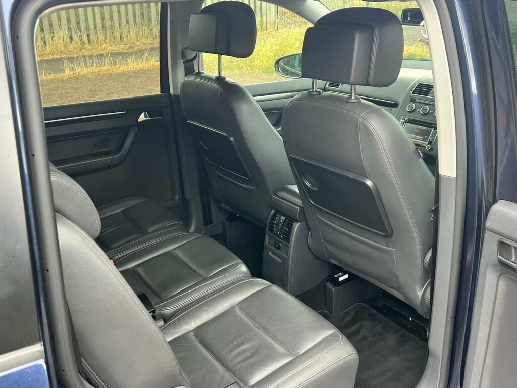Volkswagen Touran Beige #10