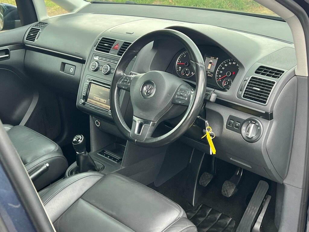 Volkswagen Touran Beige #8