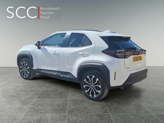 Toyota Yaris Cross Design Fwd White #4