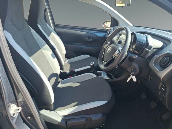 Toyota Aygo X Aygo X-style Vvt-i Silver #9