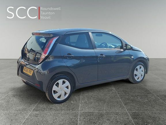 Toyota Aygo X X-play Man Grey #6