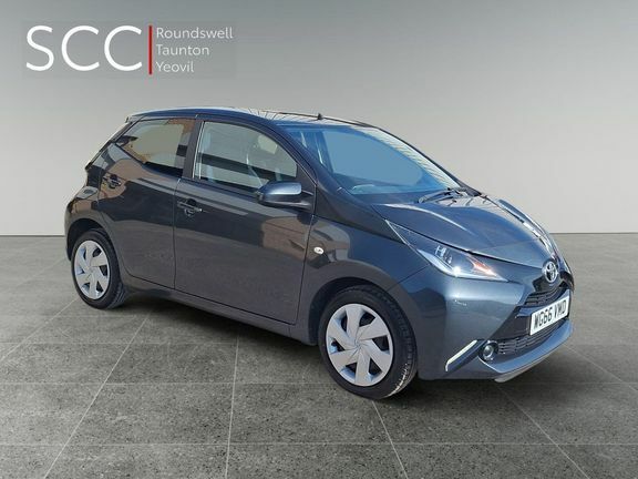 Toyota Aygo X X-play Man Grey