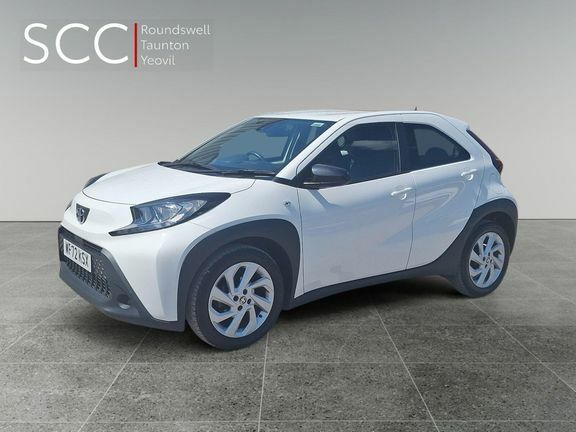 Toyota Aygo X Pure Manual White #2