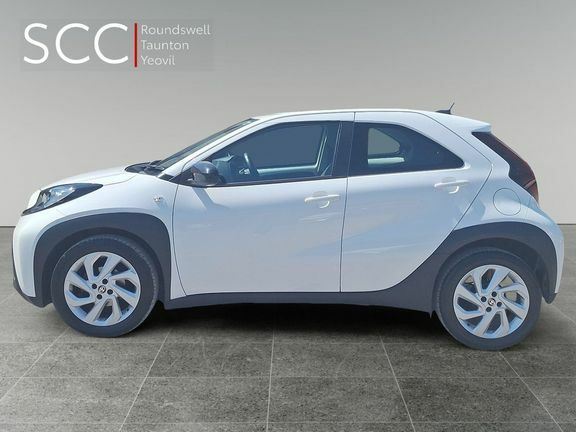 Toyota Aygo X Pure Manual White #3