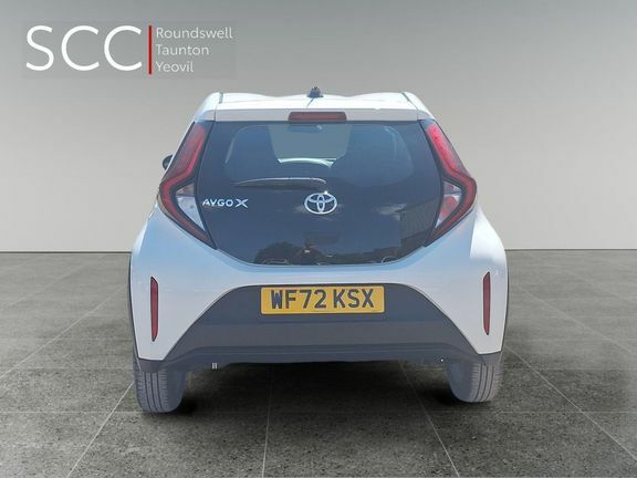 Toyota Aygo X Pure Manual White #5