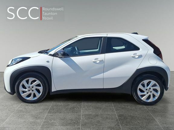 Toyota Aygo X Pure Manual White #3