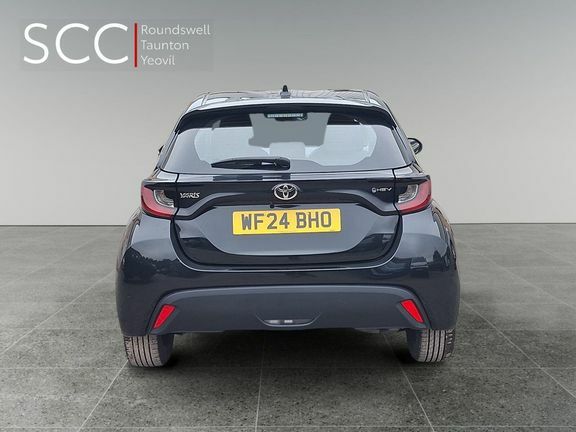 Toyota Yaris Icon Black #5