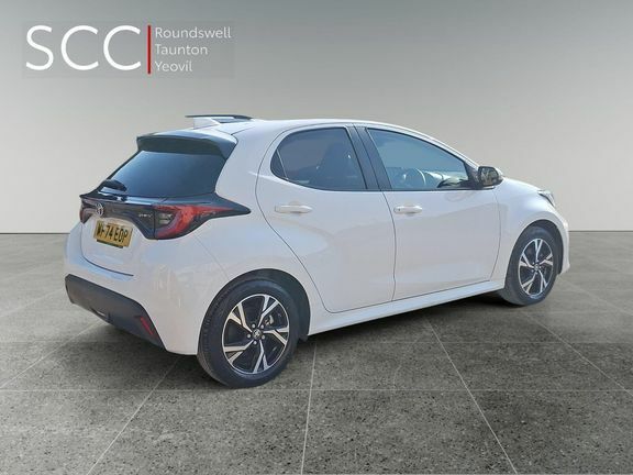 Toyota Yaris Design White #6