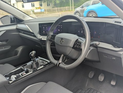 Vauxhall Astra Design White #2