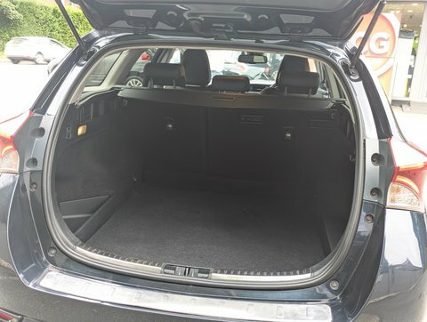 Toyota Auris 1.8 Hybrid Excel Tss Cvt Red #11