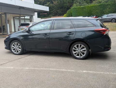 Toyota Auris 1.8 Hybrid Excel Tss Cvt Red #8