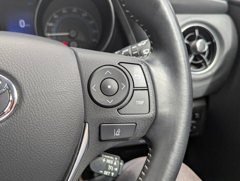 Toyota Auris 1.8 Hybrid Excel Tss Cvt Red #24
