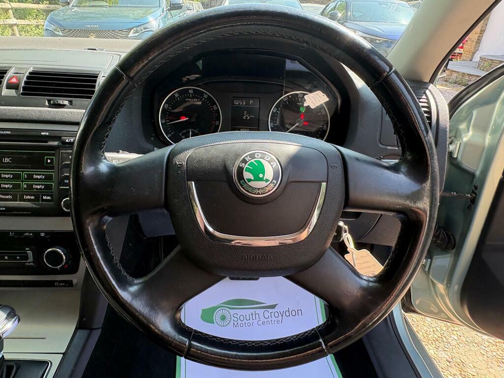Skoda Octavia Elegance Tsi White #37