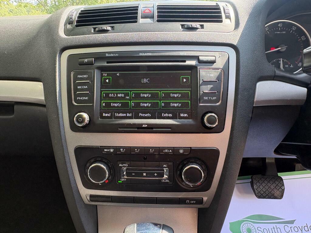 Skoda Octavia Elegance Tsi White #33