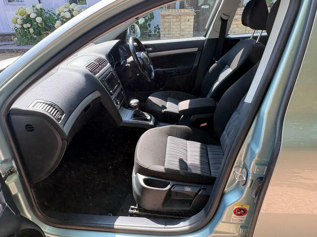 Skoda Octavia Elegance Tsi White #38