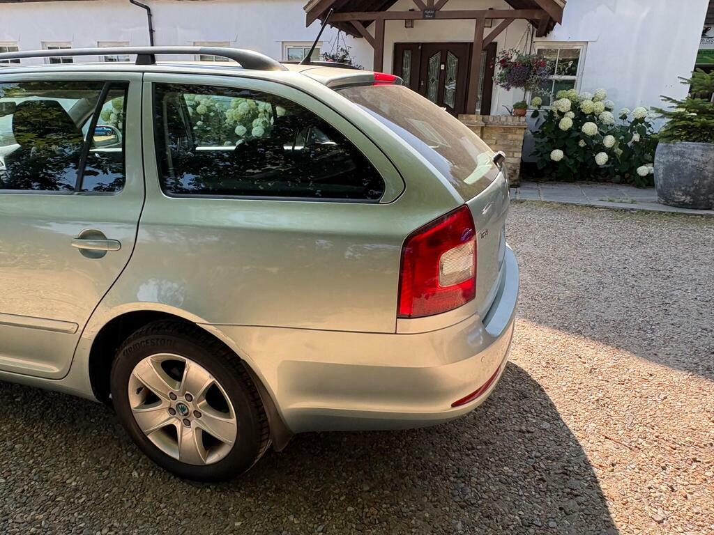 Skoda Octavia Elegance Tsi White #41