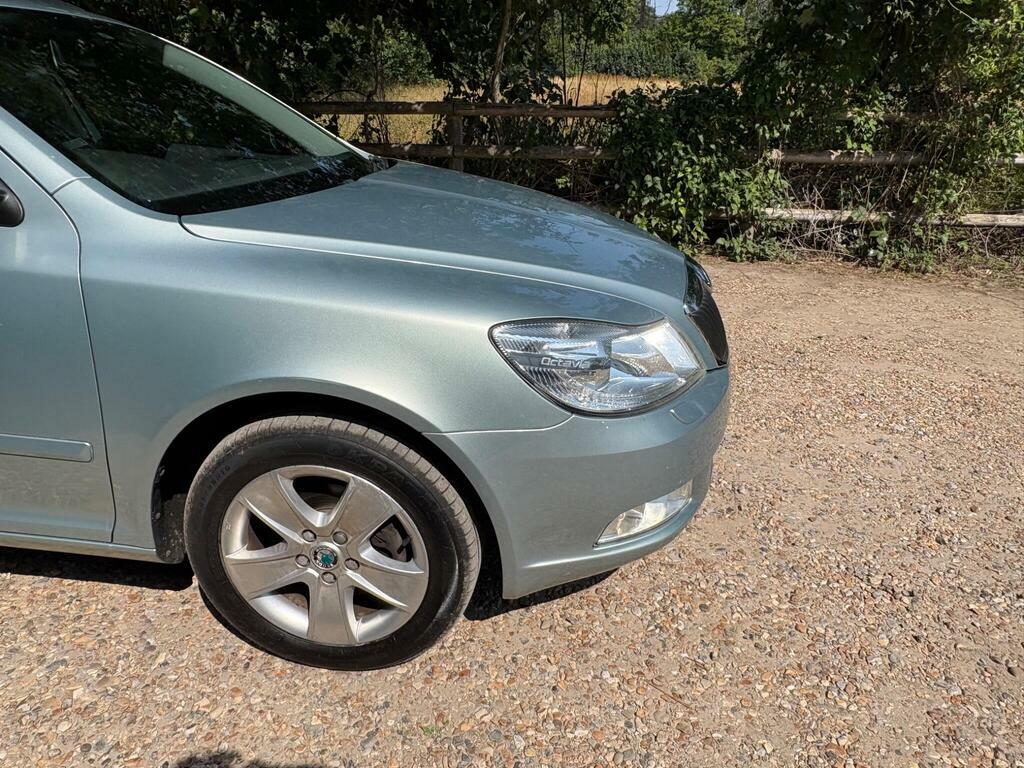 Skoda Octavia Elegance Tsi White #40