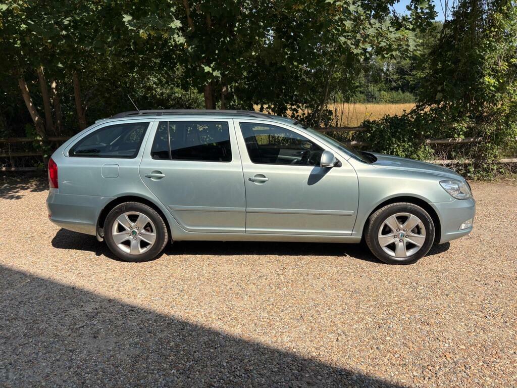 Skoda Octavia Elegance Tsi White #10