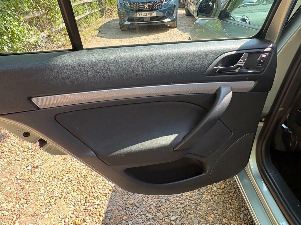 Skoda Octavia Elegance Tsi White #27