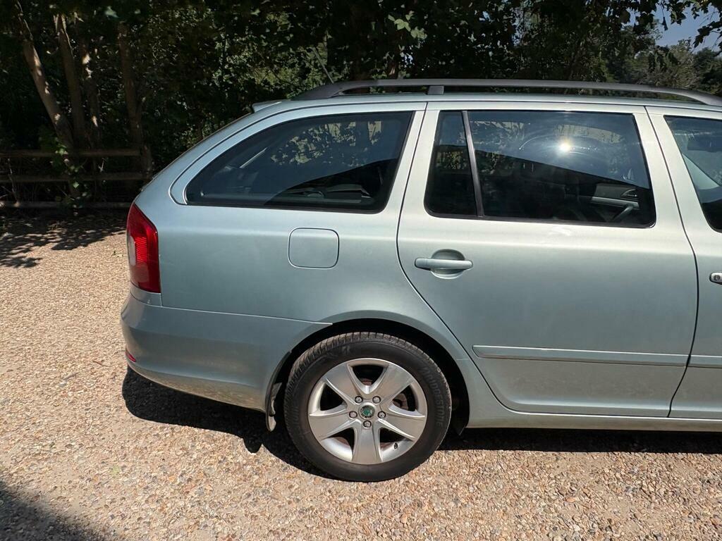 Skoda Octavia Elegance Tsi White #31