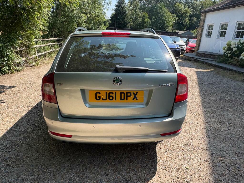Skoda Octavia Elegance Tsi White #9