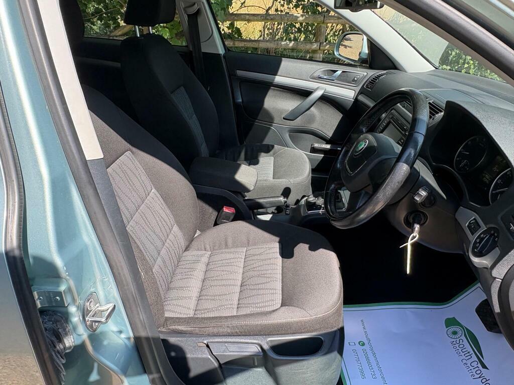 Skoda Octavia Elegance Tsi White #19