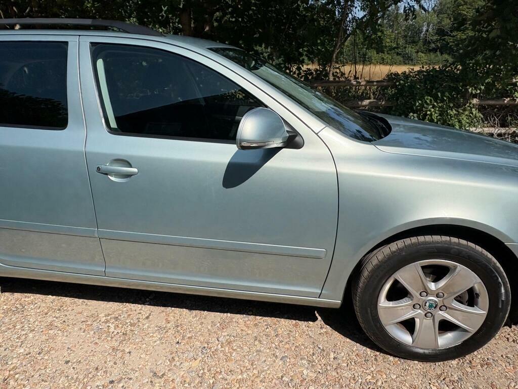 Skoda Octavia Elegance Tsi White #11